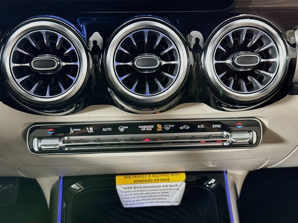 New 2026 Polar White Mercedes-Benz GLB 250 image 15