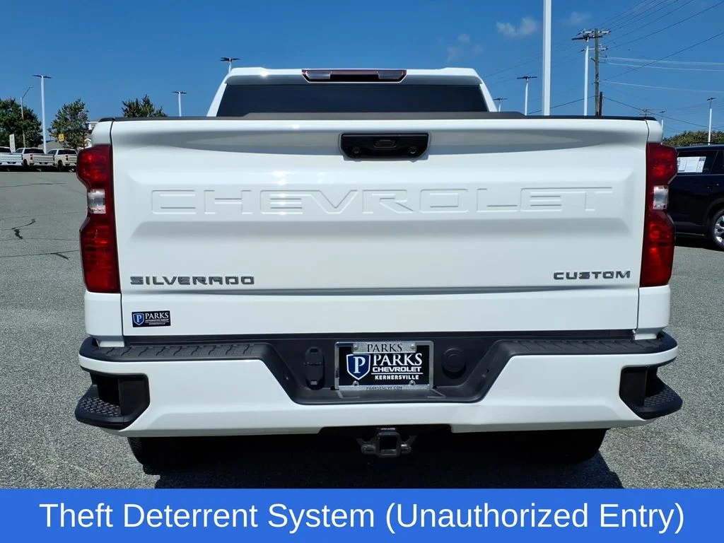 Used 2025 White Chevrolet Custom image 33
