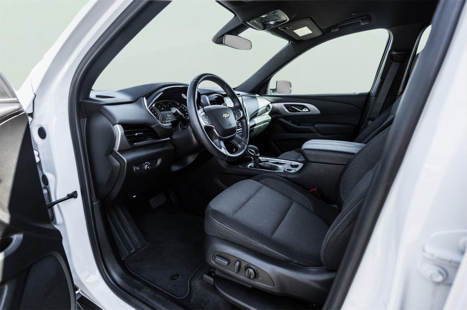 Used 2023 SUMMIT WHITE Chevrolet LT Cloth image 12