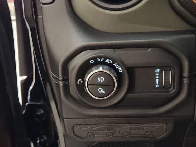 Used 2024 Black Clearcoat Jeep Mojave X image 21