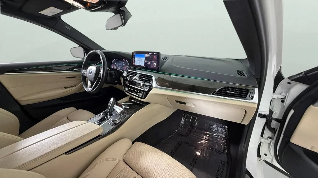 Used 2021 White BMW 530i image 30