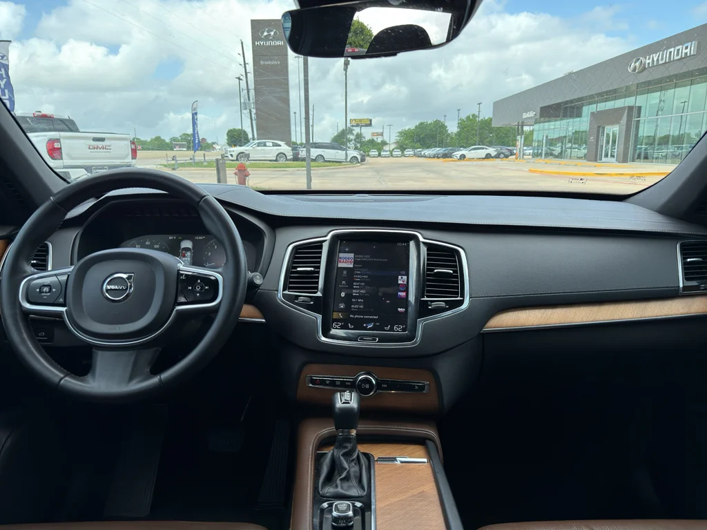 Used 2020 Crystal White Metallic Volvo Inscription image 14