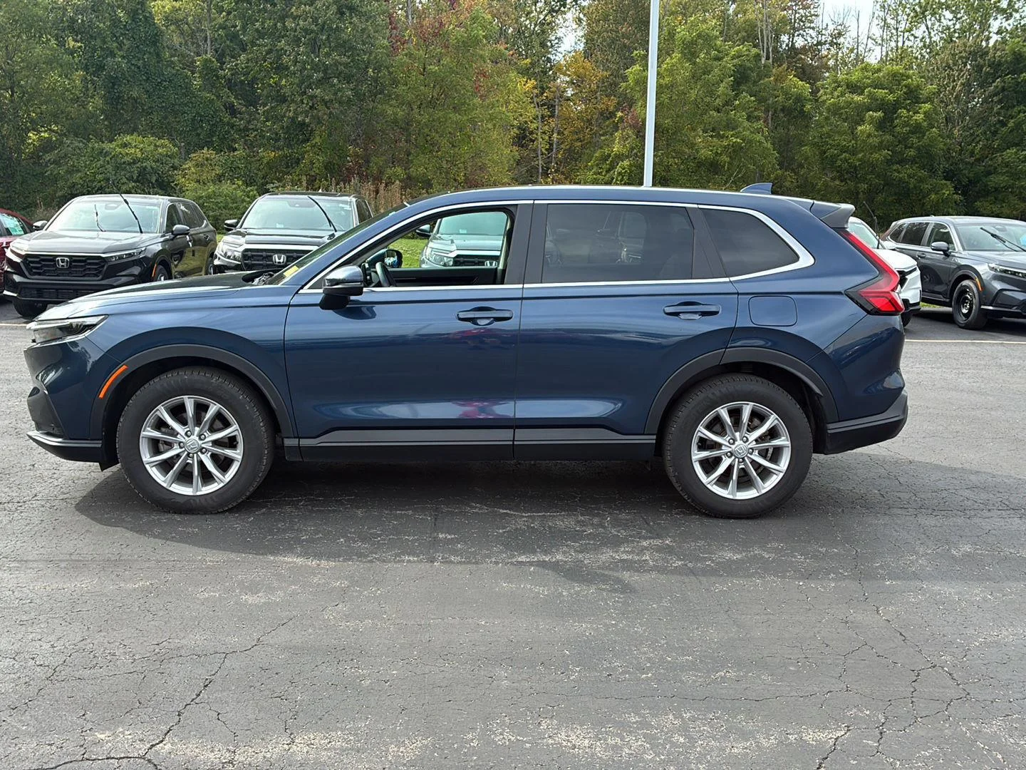 Used 2024 Canyon River Blue Metallic Honda EX-L image 19