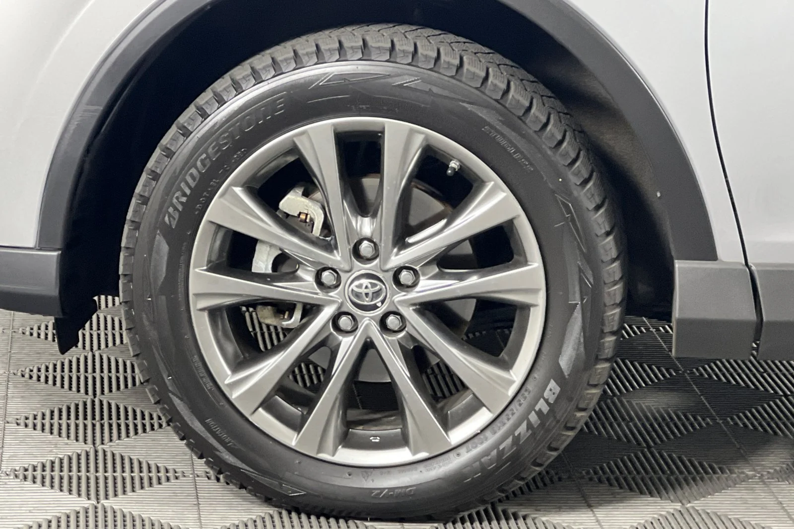 Used 2018 Silver Sky Metallic Toyota Limited image 31