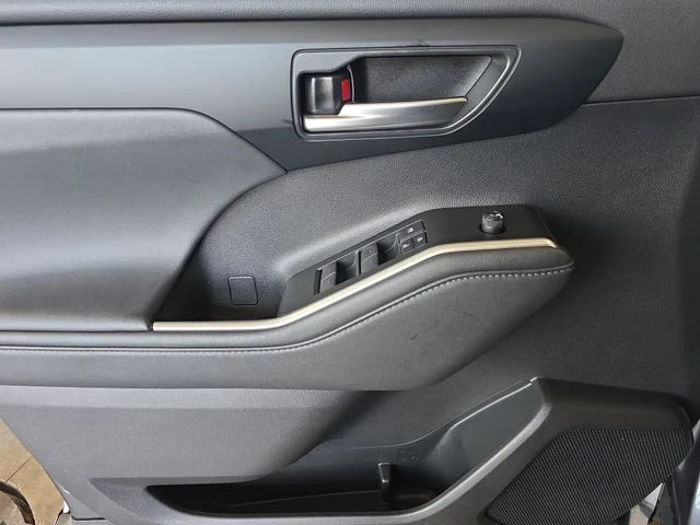 Used 2020 Magnetic Gray Metallic Toyota XLE image 29