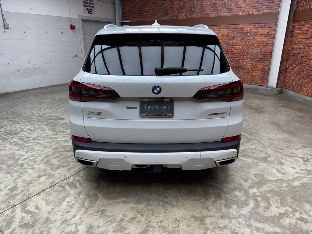 Used 2022 White BMW xDrive40i image 4