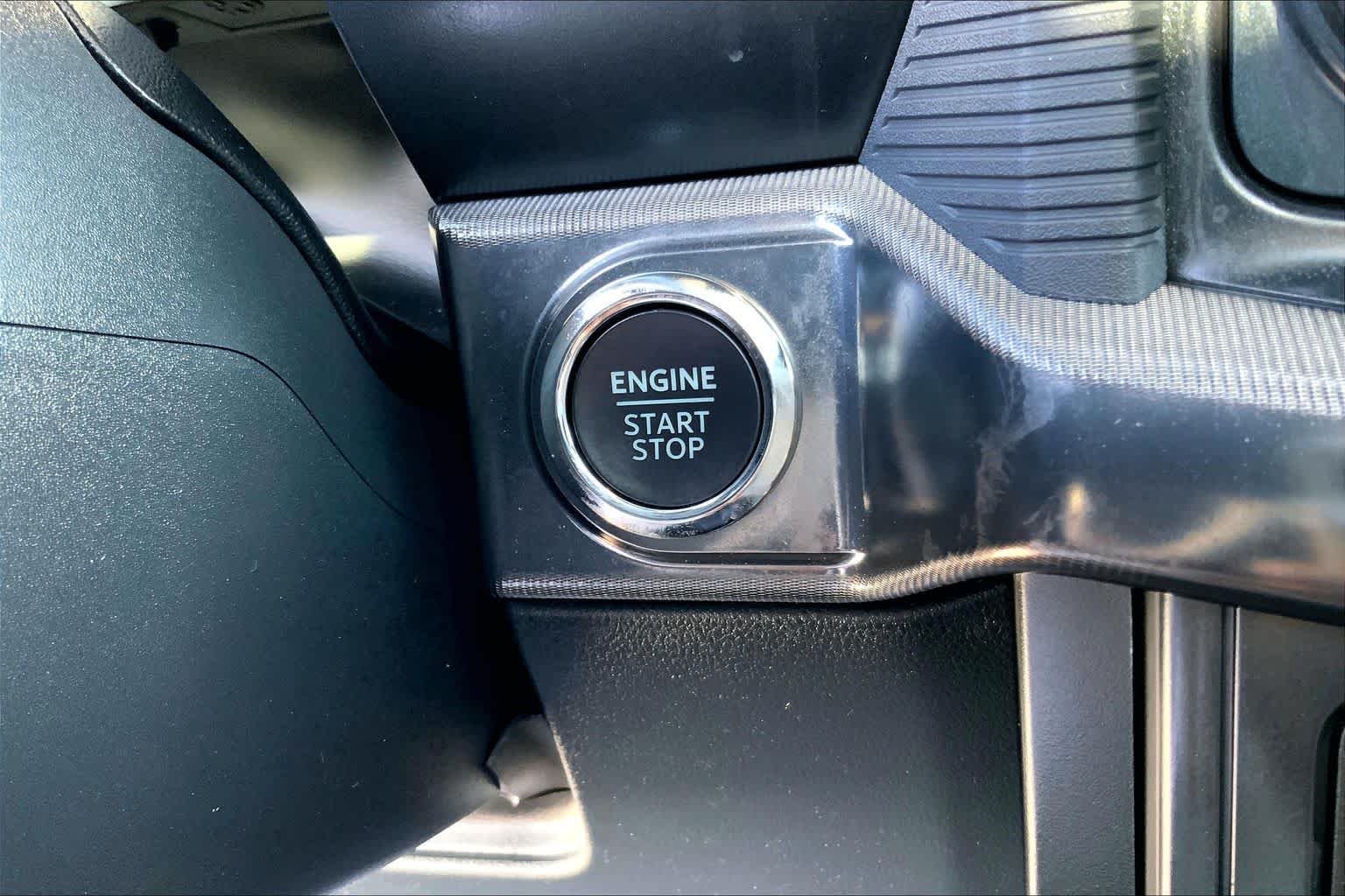 Used 2025 Agate Black Metallic Ford Raptor image 33