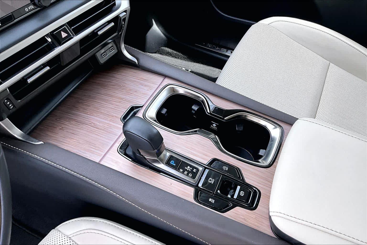 Used 2023 Eminent White Pearl Lexus Premium image 17