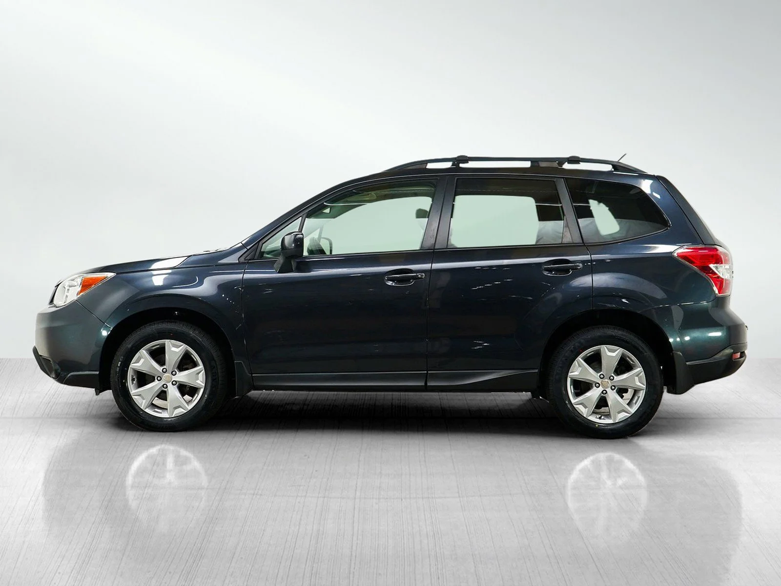 Used 2015 Subaru Forester i Premium with VIN JF2SJADC5FG495345 for sale in South Saint Paul, Minnesota