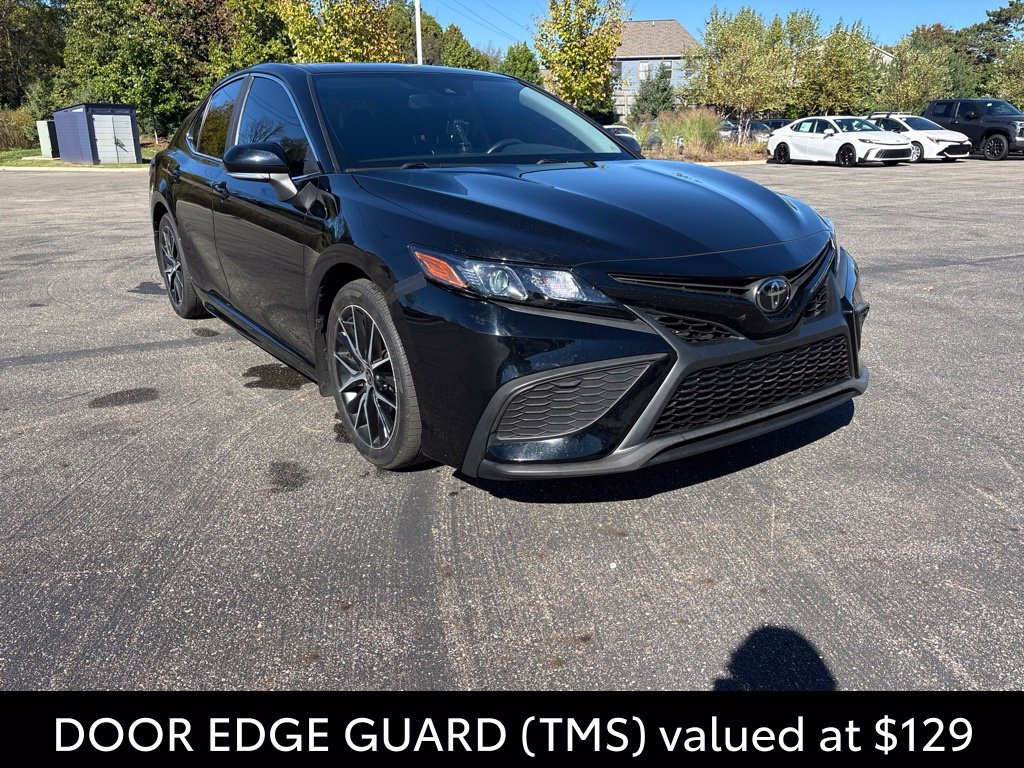 Used 2022 Black Toyota SE image 9