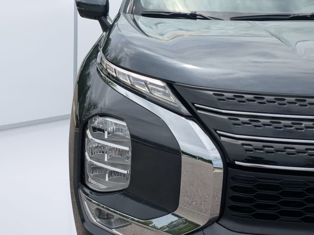 Used 2024 Gray Mitsubishi SE image 9