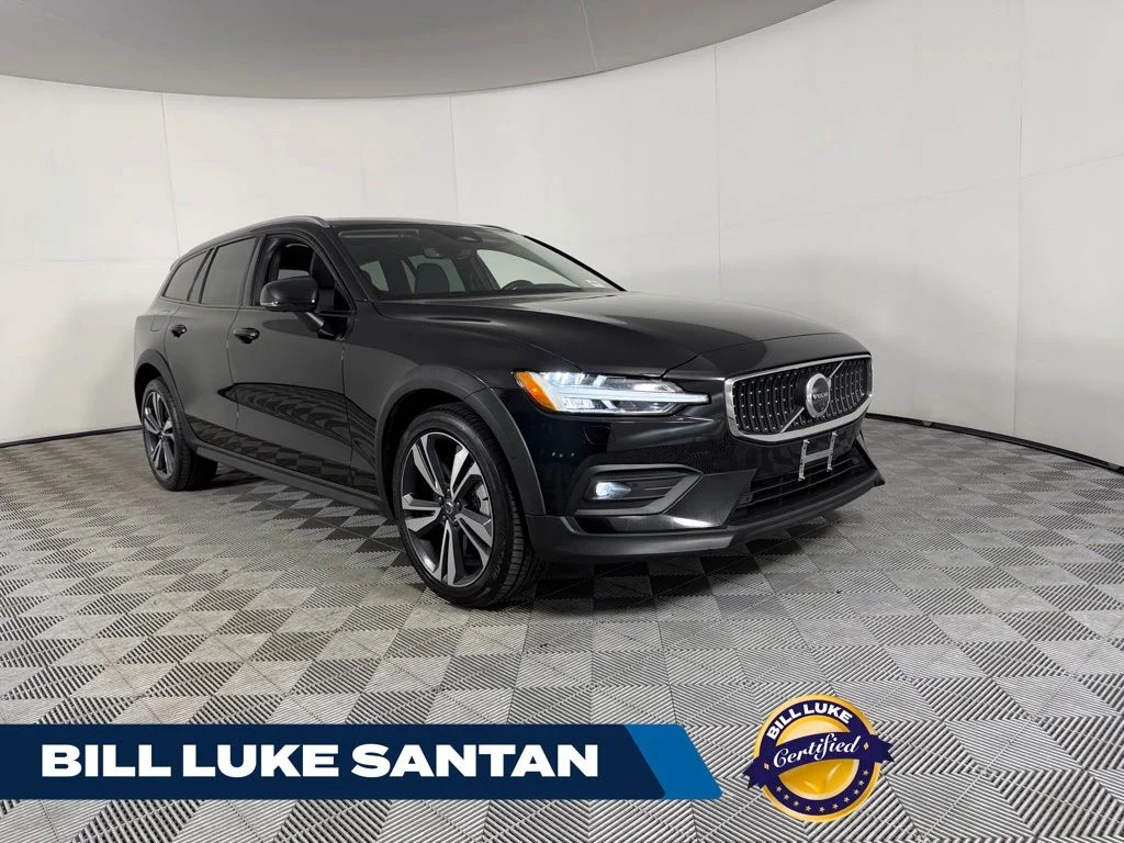 2025 Volvo V60 Cross Country B5 Plus AWD's photo
