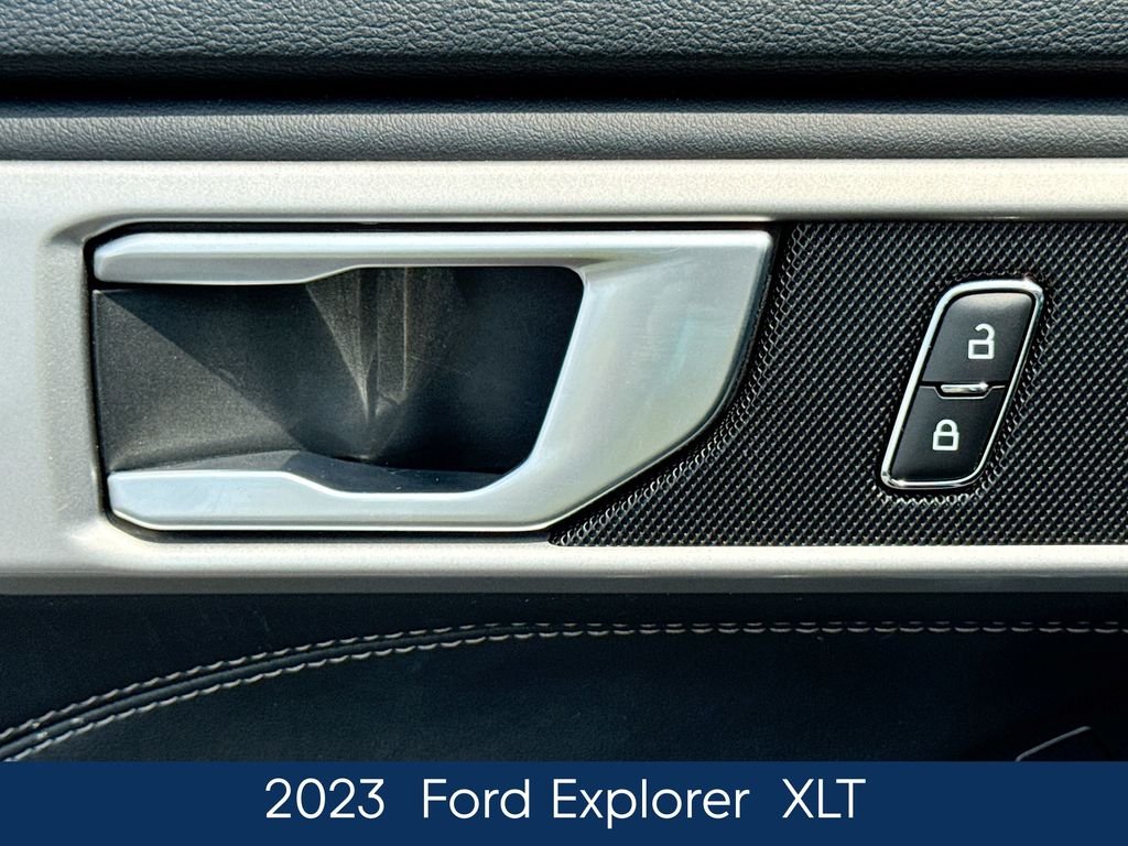 Used 2023 Silver Ford XLT image 17