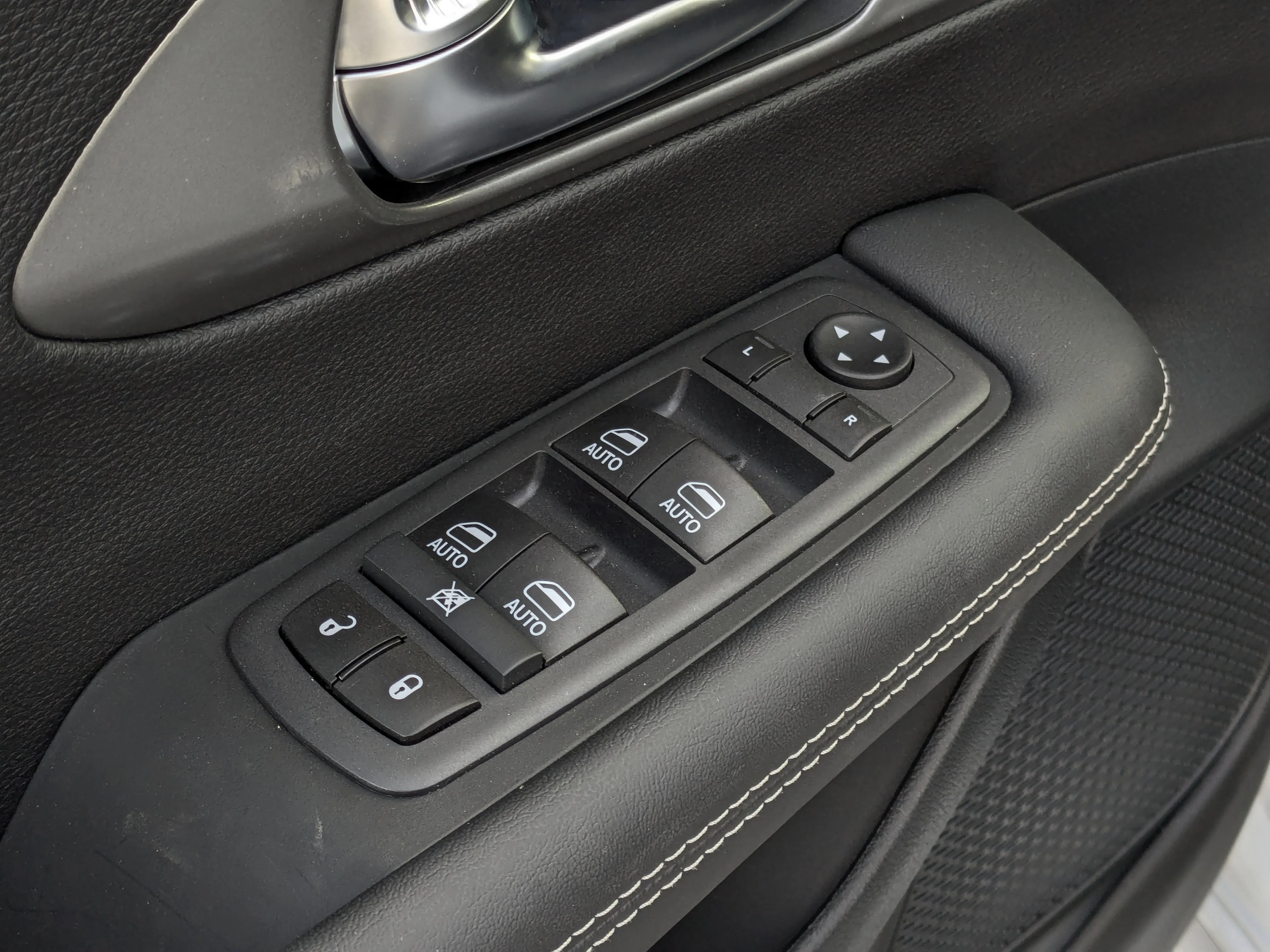 New 2026 Silver Chrysler SXT - - Stow n Go Seats - Power Sliding Doors - 10.1 Touchscreen - Heated Seats & More image 13