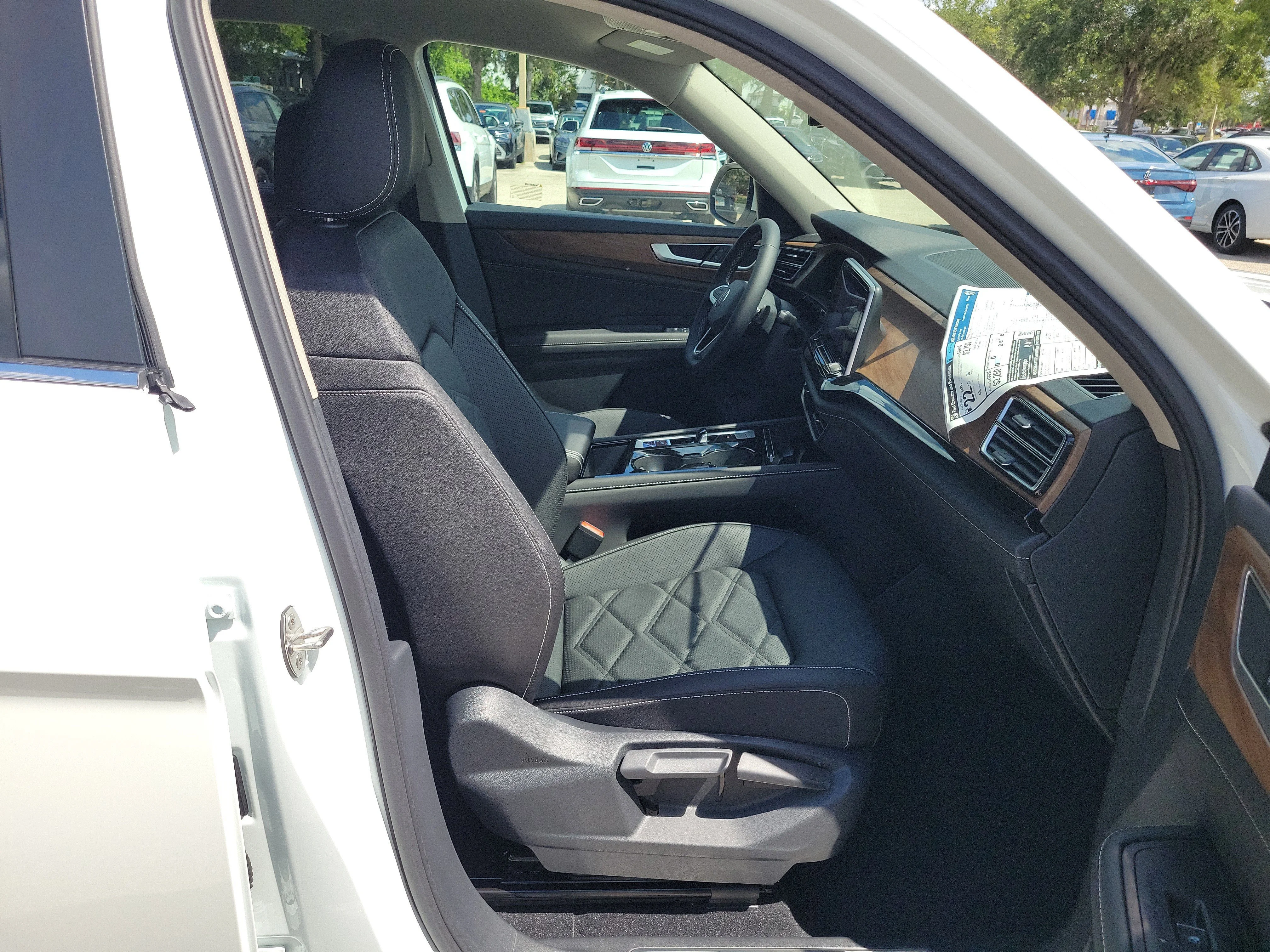 New 2026 White Volkswagen SE w/Technology image 10