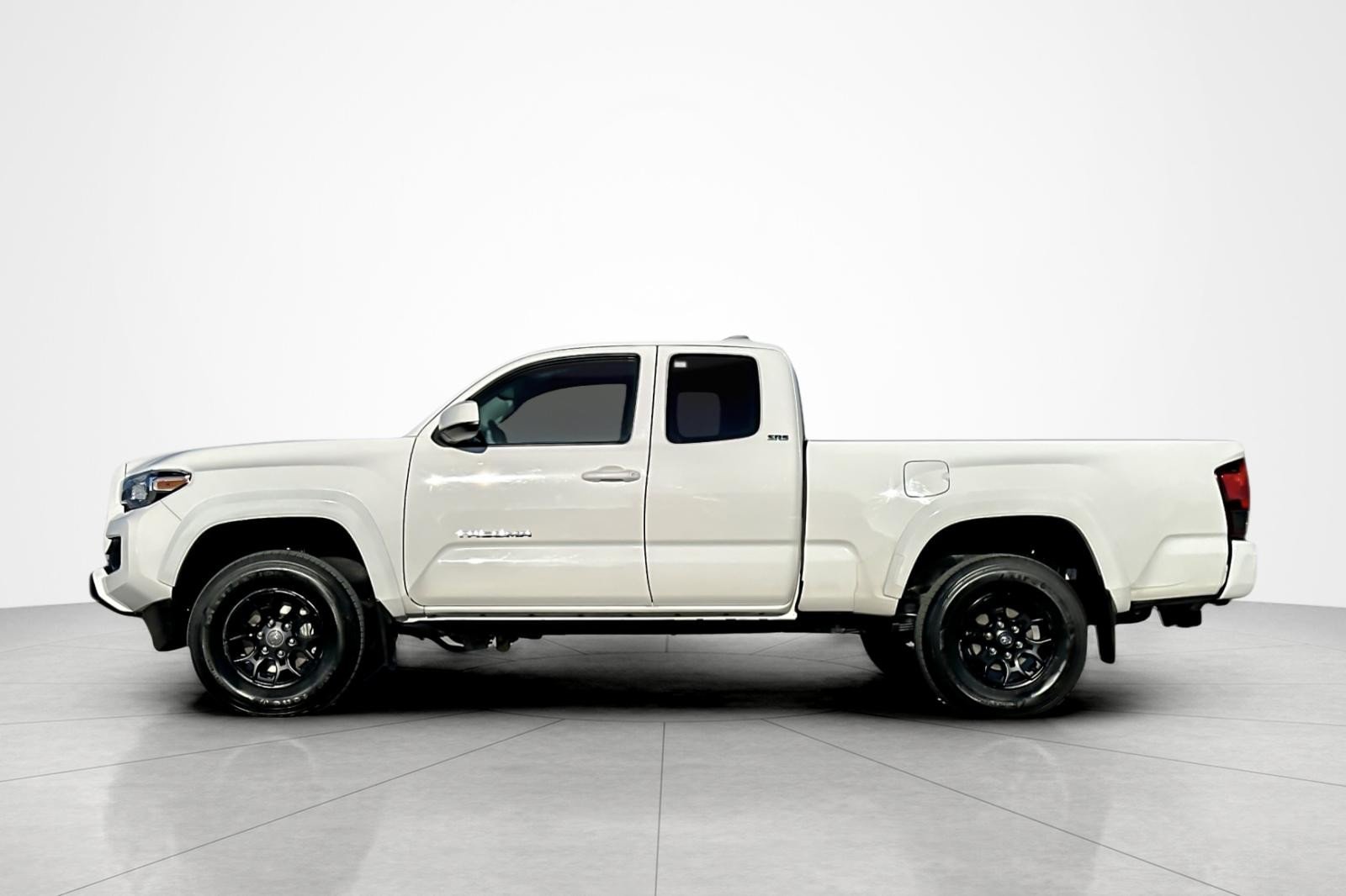 Certified Used 2022 WHITE Toyota SR5 image 2