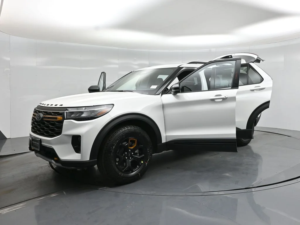 New 2026 Star White Metallic Tri-Coat Ford Tremor image 31