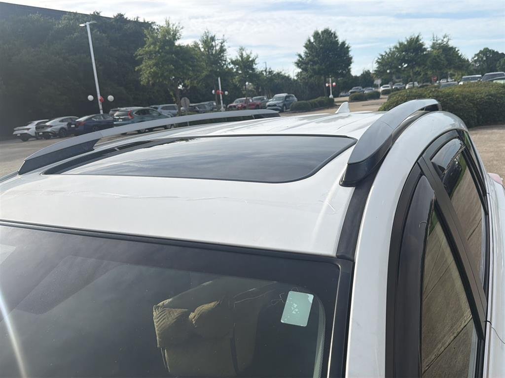 Used 2018 Super White Toyota XLE image 3