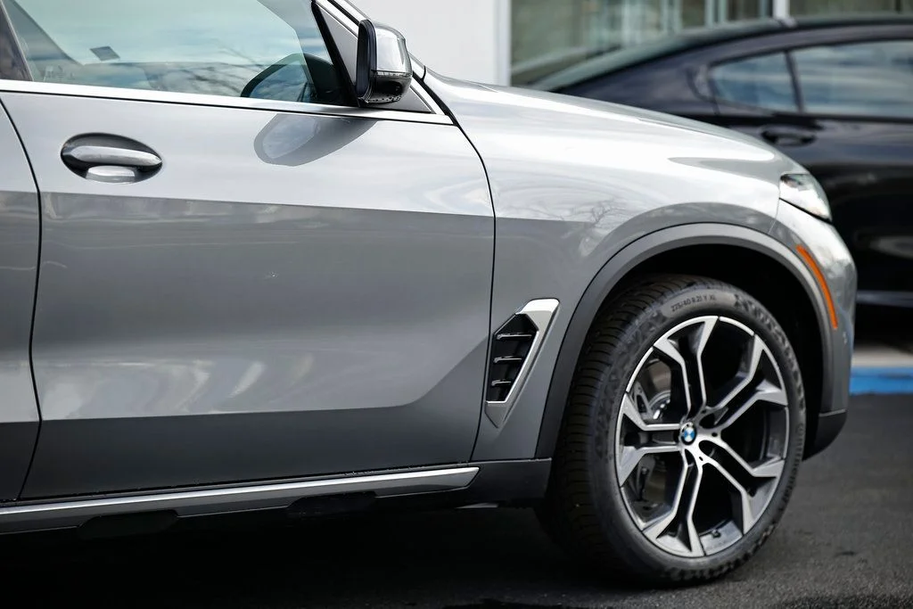 New 2026 Skyscraper Grey Metallic BMW xDrive40i image 8