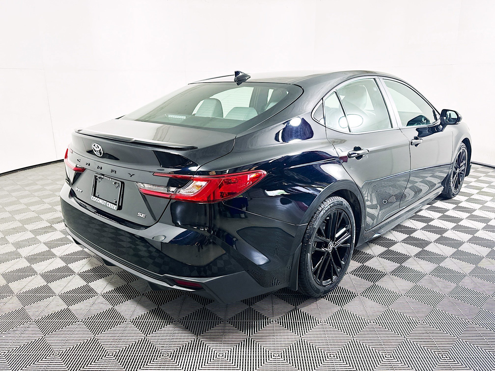 2025 Toyota Camry thumbnail 5