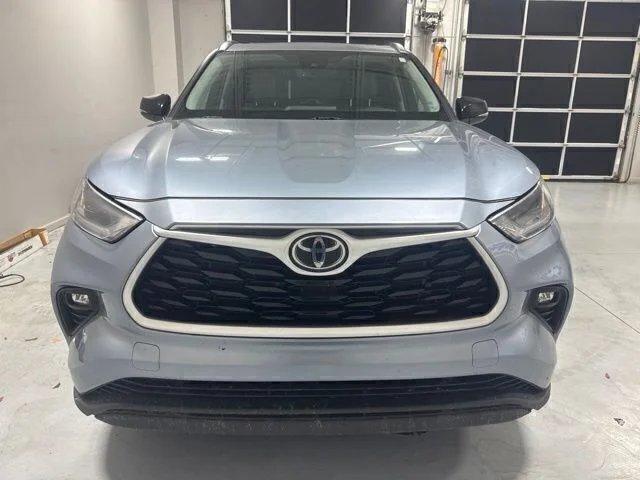 Used 2021  Toyota XLE image 3