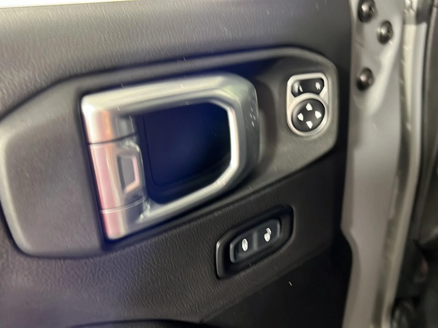 Used 2023 Sting-Gray Clearcoat Jeep Altitude image 12