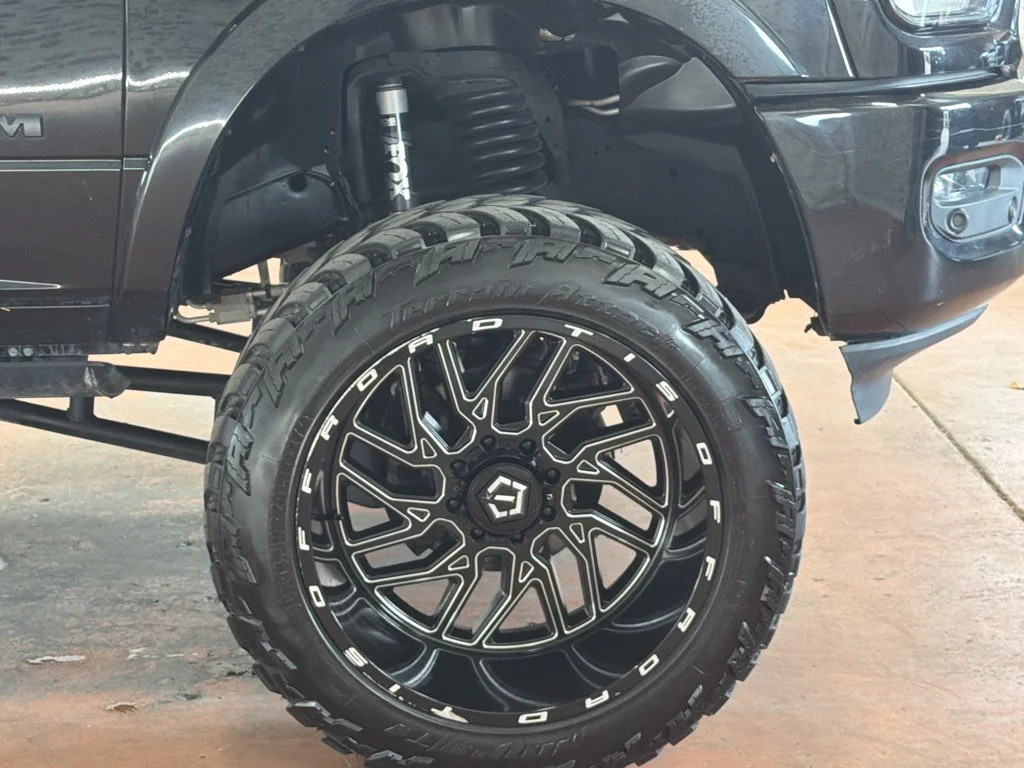 Used 2022 Diamond Black Crystal Pearlcoat Ram Laramie image 9