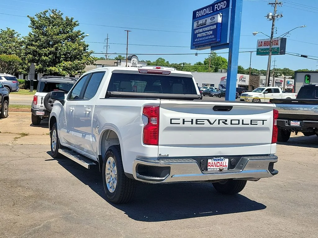 Used 2019 Summit White Chevrolet LT image 4