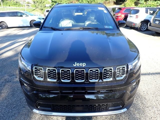 New 2026 Diamond Black Crystal Pearlcoat Jeep Limited image 10