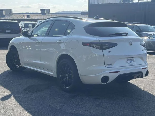 Used 2021 Alfa White Alfa Romeo Ti Sport image 6