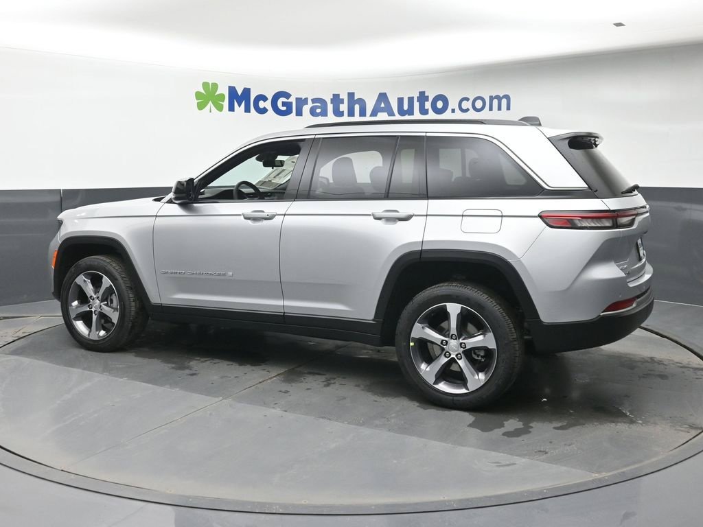 New 2026 Silver Zynith Exterior Paint Jeep Limited image 22