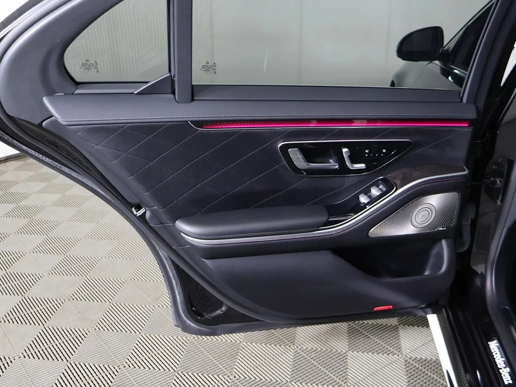 Used 2021 Black Mercedes-Benz S 580 image 29