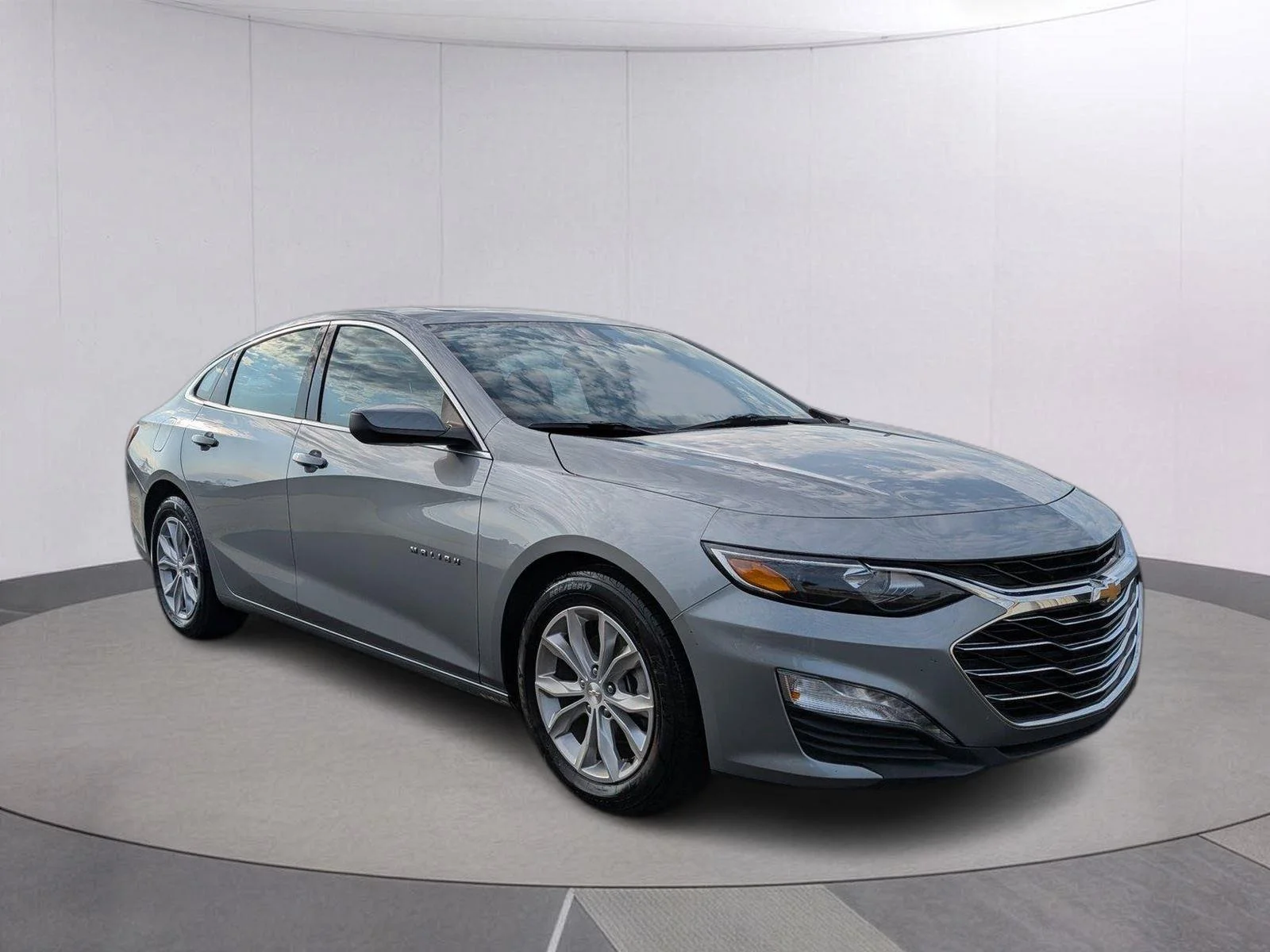 Used 2024 Sterling Gray Metallic Chevrolet 1LT image 7