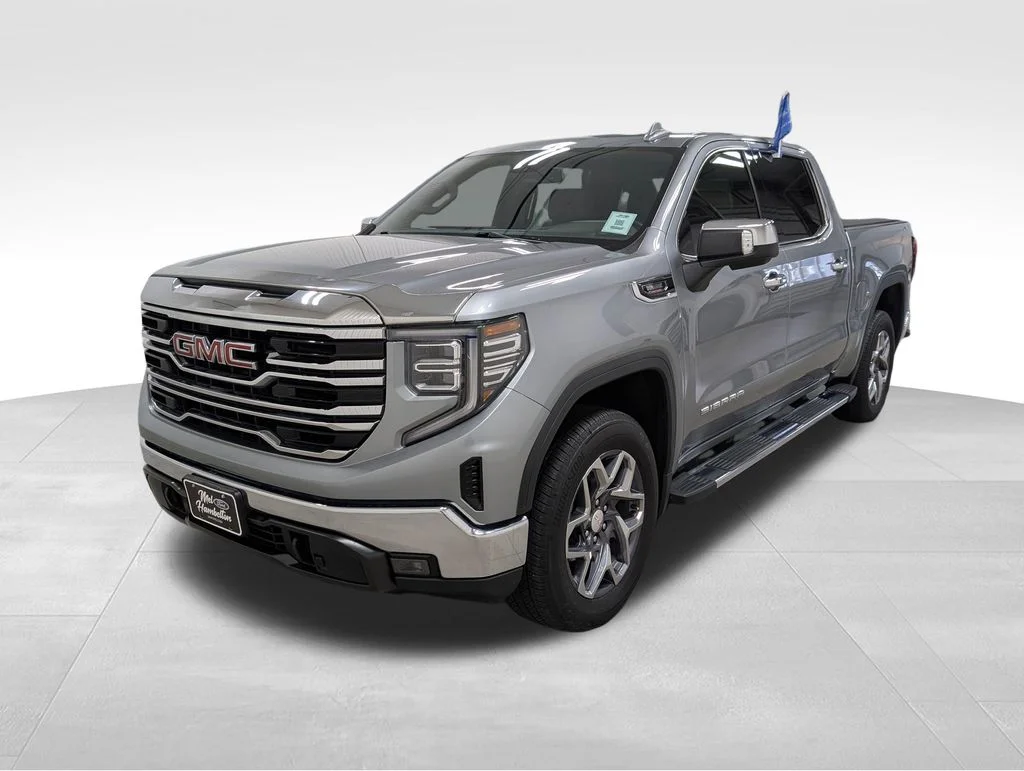 Used 2025 Sterling GMC SLT image 19