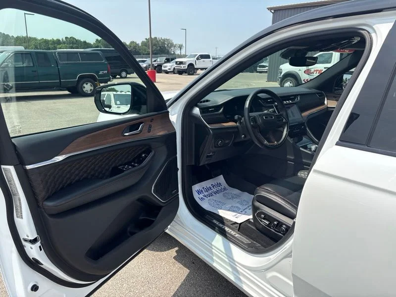 Certified Used 2021 White Jeep Summit image 22