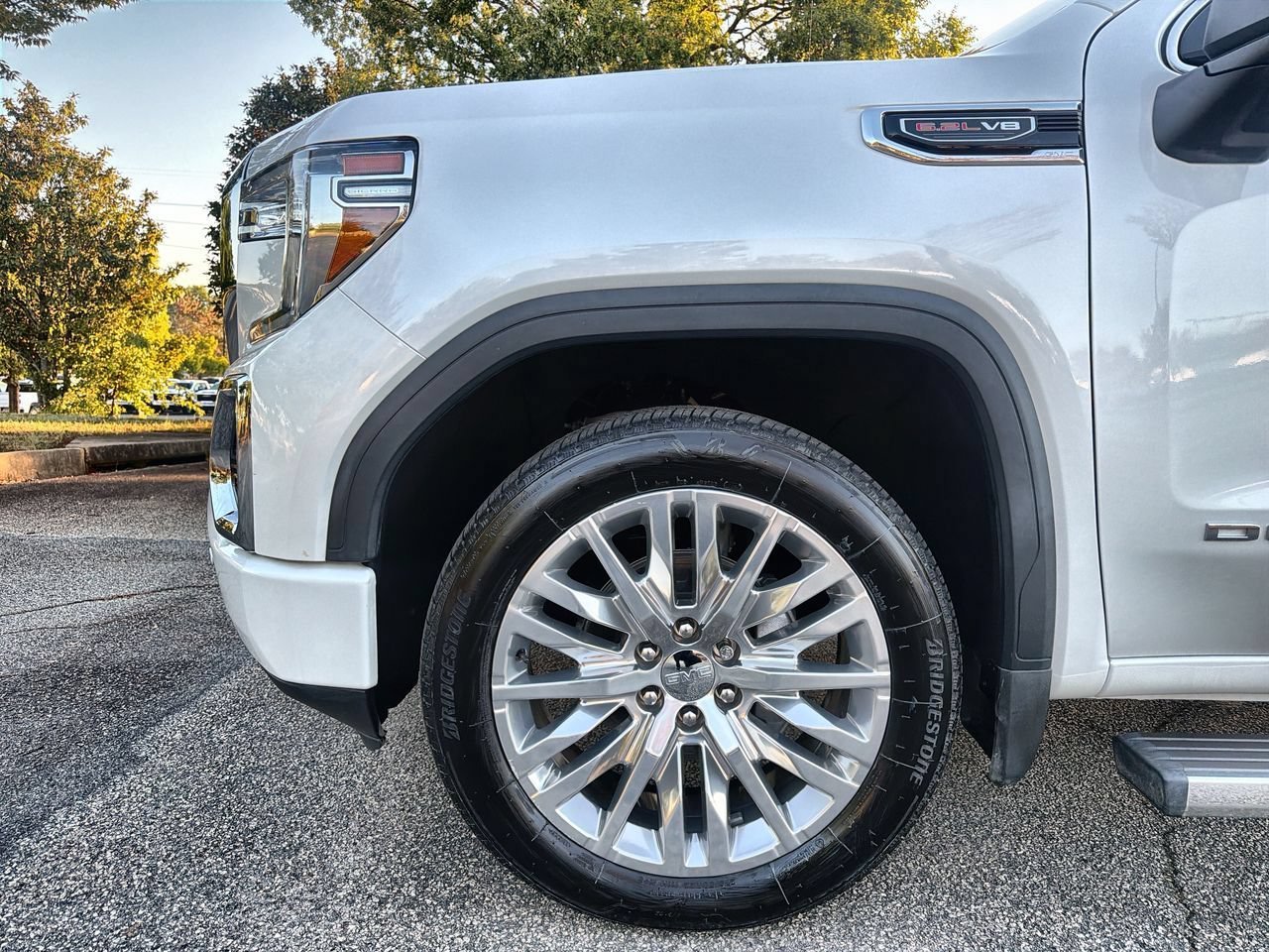 Used 2019 WHITE FROST TRICOAT GMC Denali image 28
