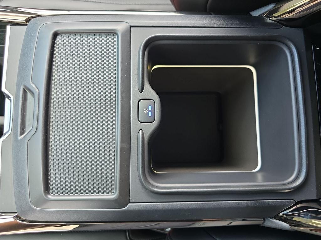 New 2026 Obsidian Black in Gloss Finish Land Rover Autobiography image 13