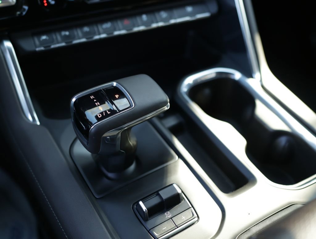 Used 2023 White Frost Tricoat GMC Denali image 19