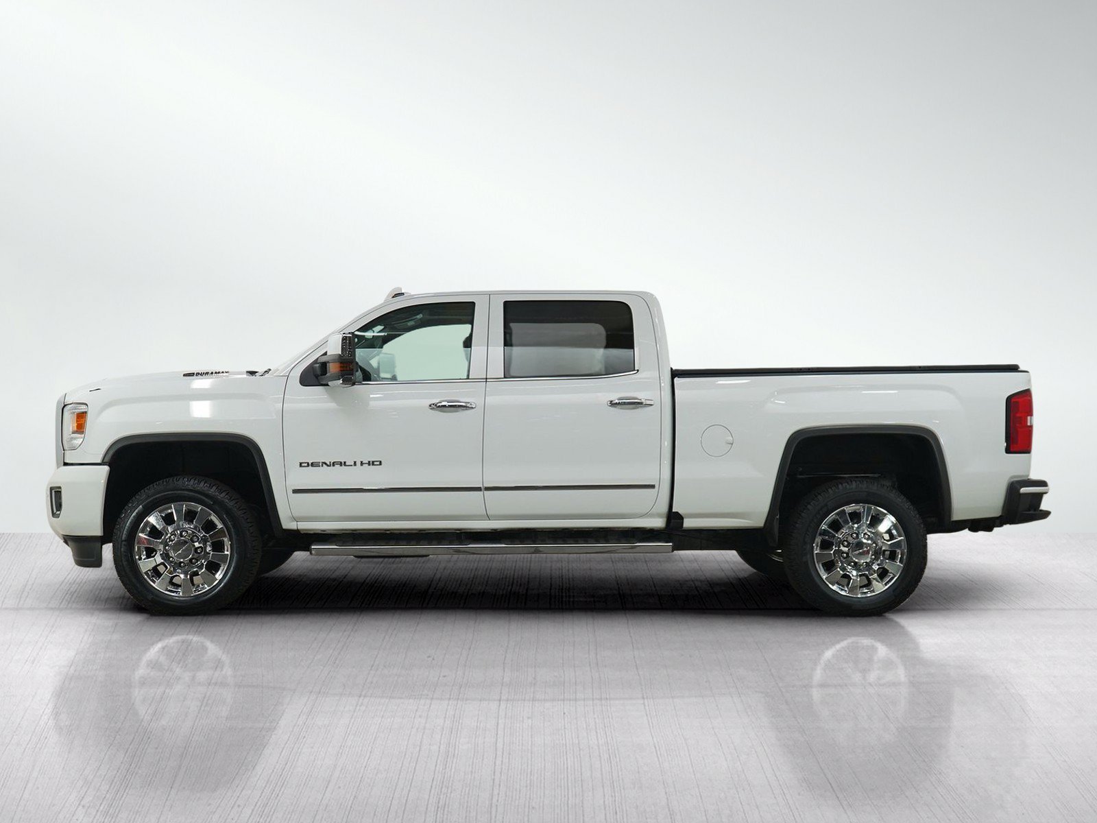 Used 2019 GMC Sierra 2500HD Denali with VIN 1GT12SEY0KF214883 for sale in White Bear Lake, Minnesota
