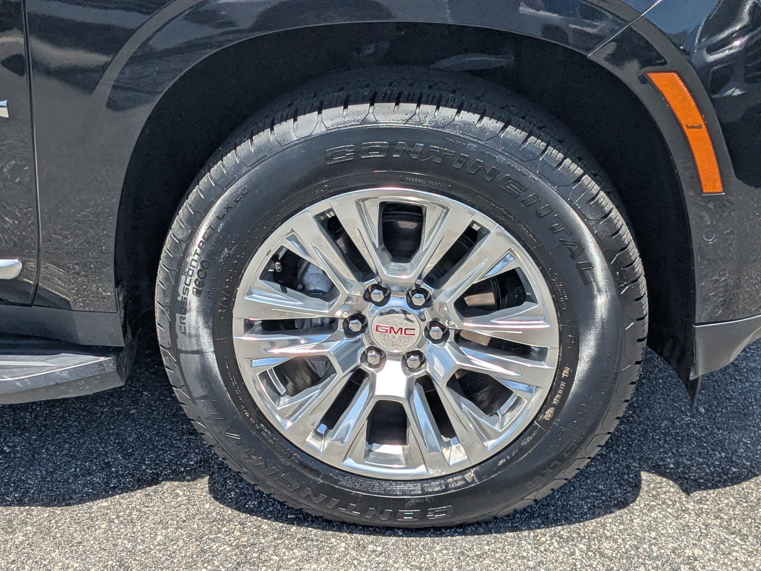 2025 GMC Yukon Denali - Photo 10