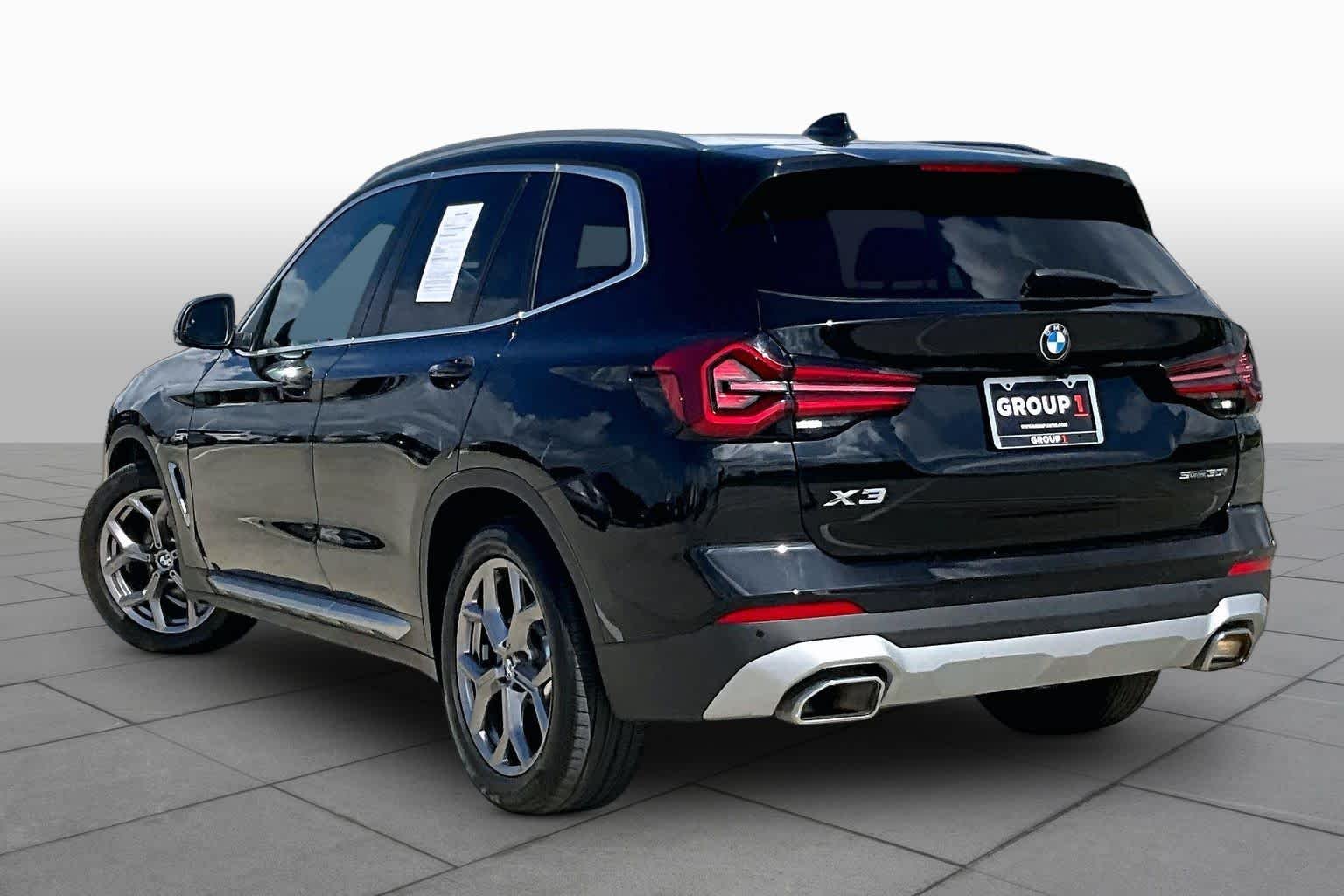Used 2022 Black Sapphire Metallic BMW sDrive30i image 11