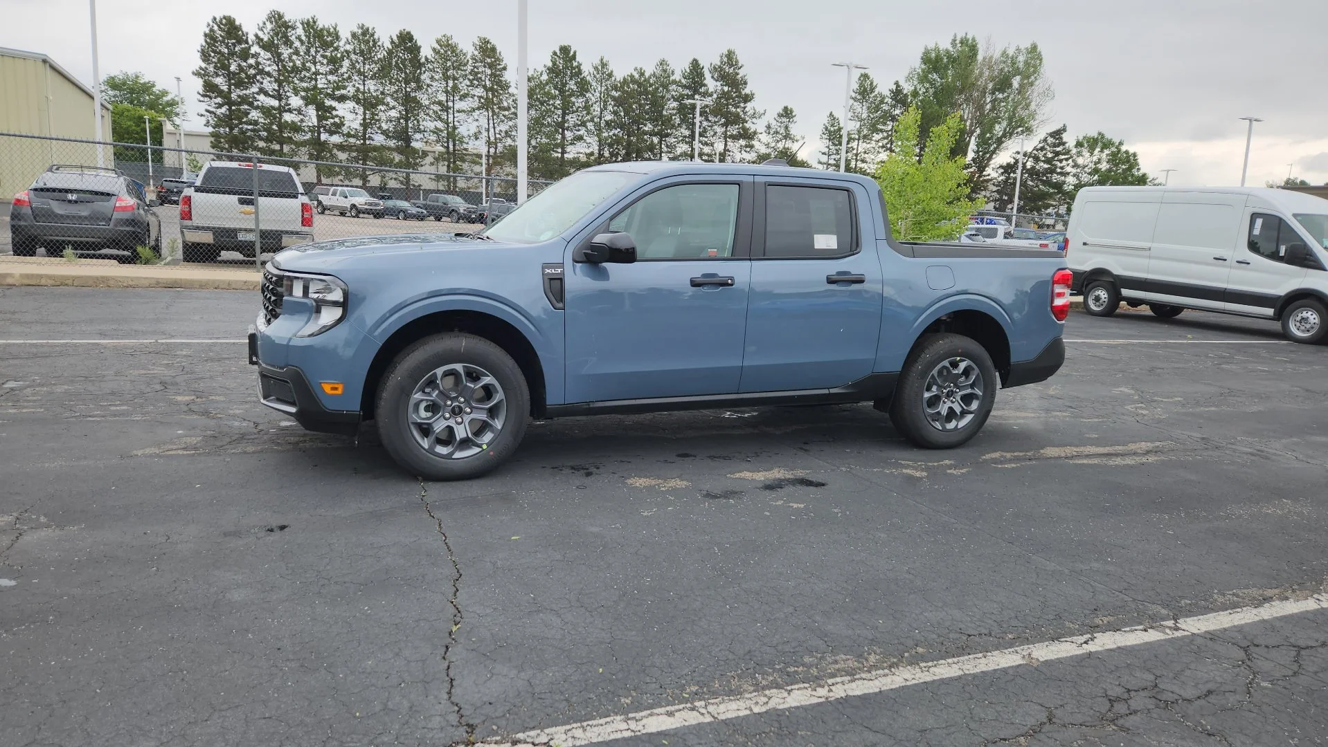 New 2026 Azure Gray Metallic Tri-Coat Ford XLT image 4