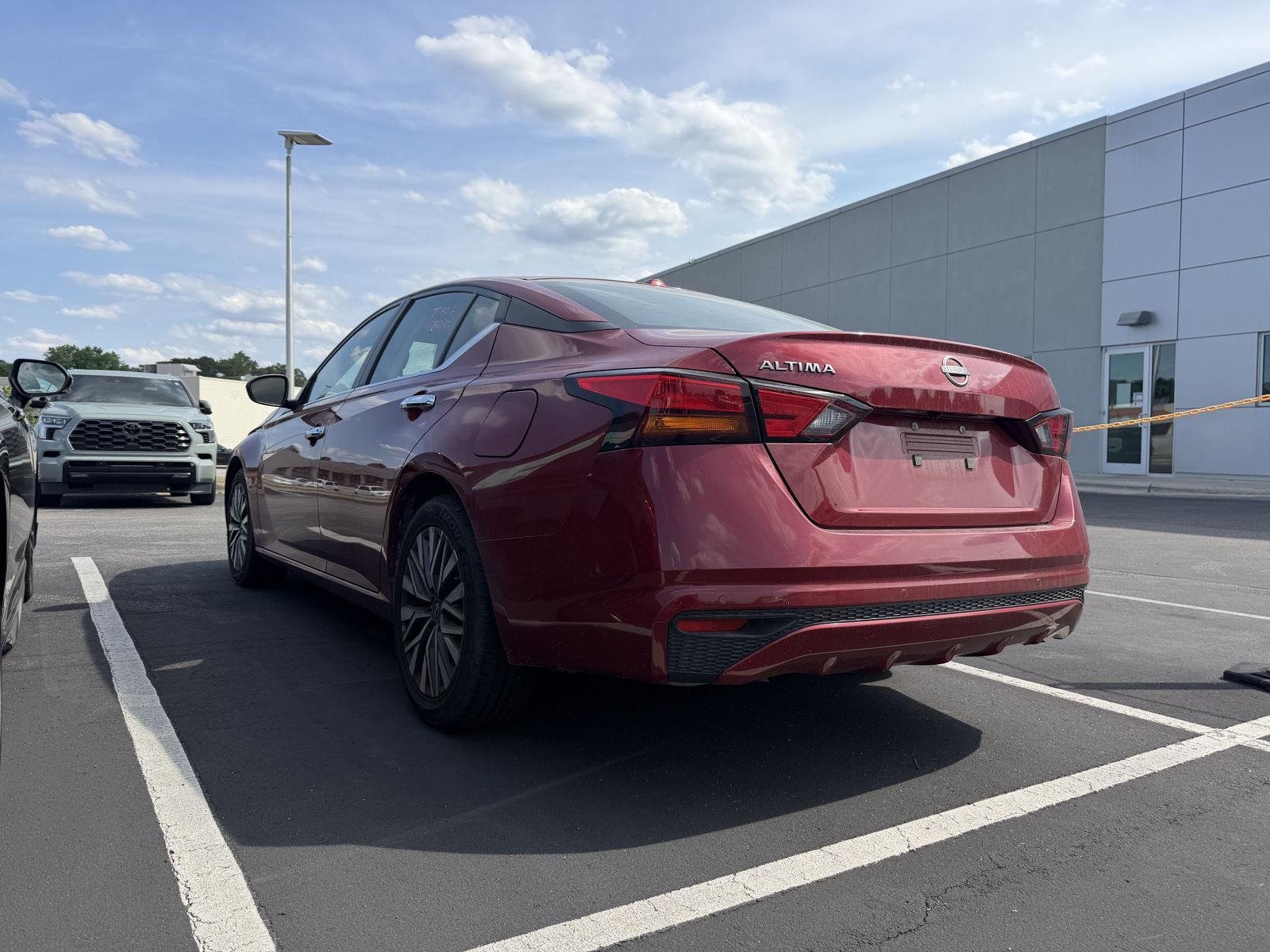 Used 2025 Scarlet Ember Nissan SV image 4