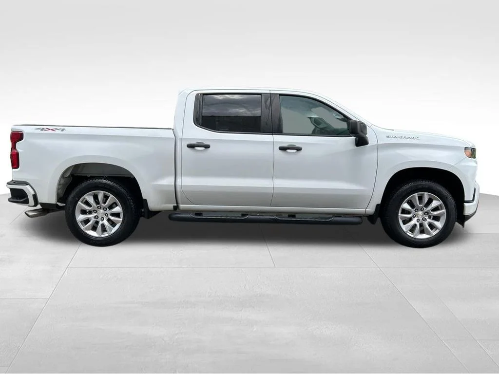 Used 2019 White Chevrolet Custom image 9