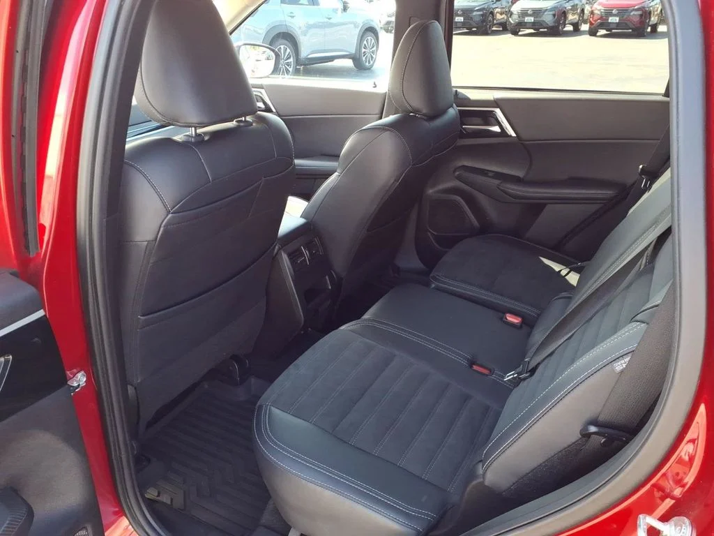 Used 2024 Red Mitsubishi SE image 13