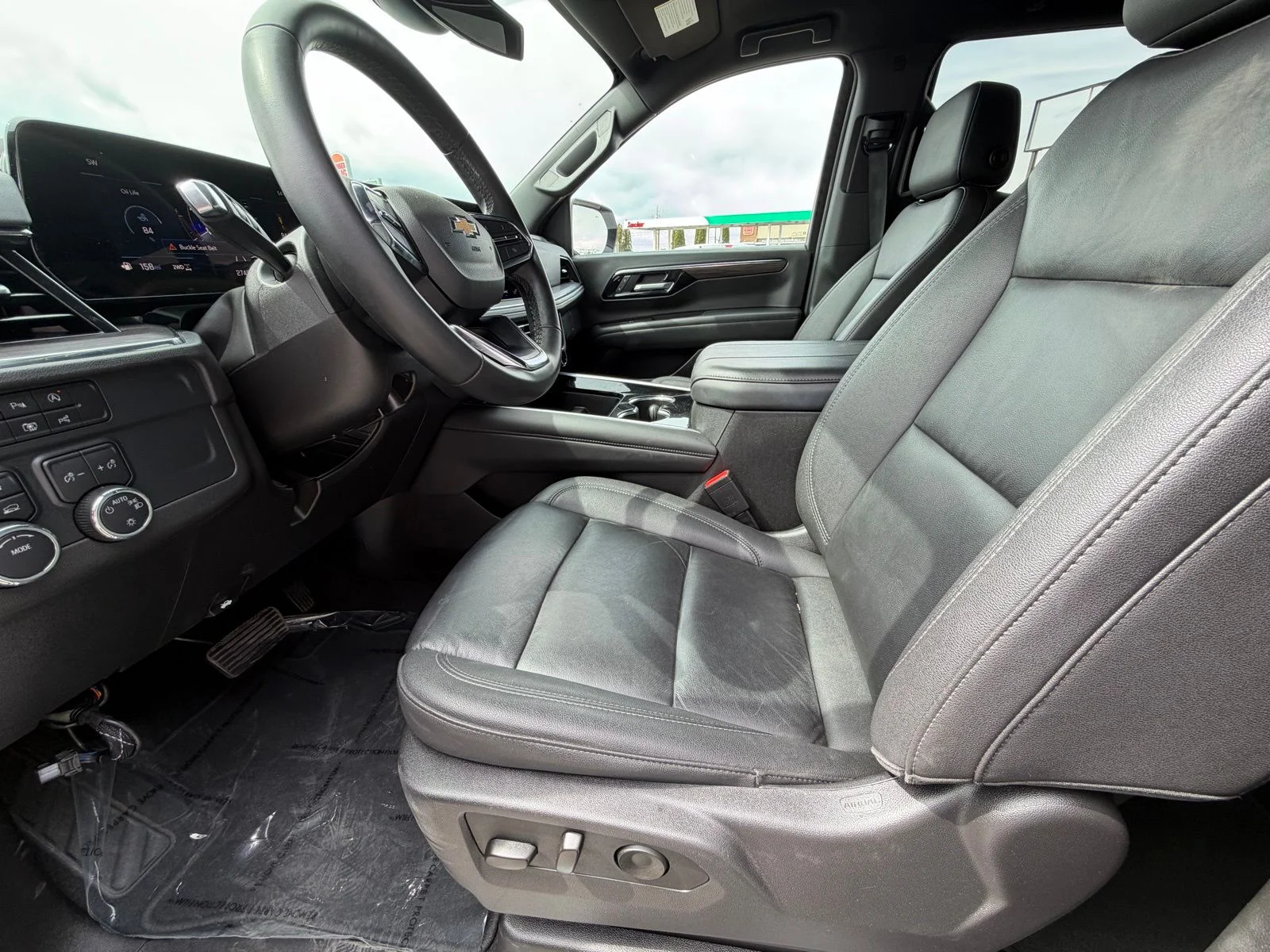 Used 2025 White Chevrolet LT image 11
