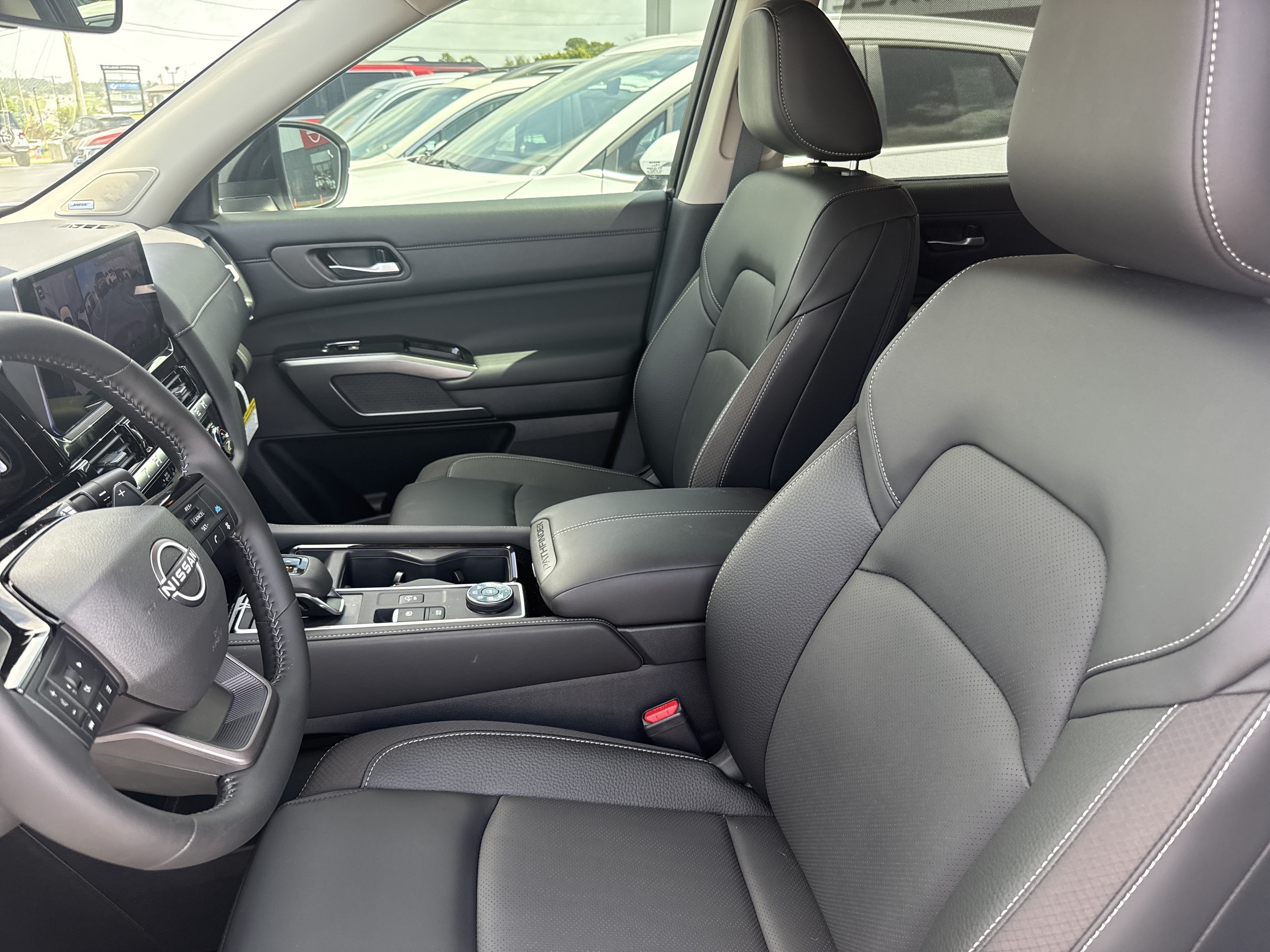 New 2026 Everest White Pearl Tricoat Nissan SL 4WD image 4