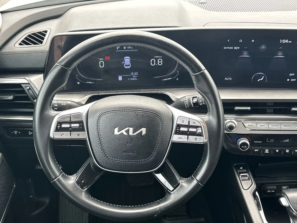 Used 2023 White Kia S image 23