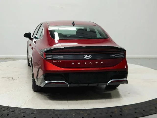 Used 2025 Red Hyundai SEL image 7