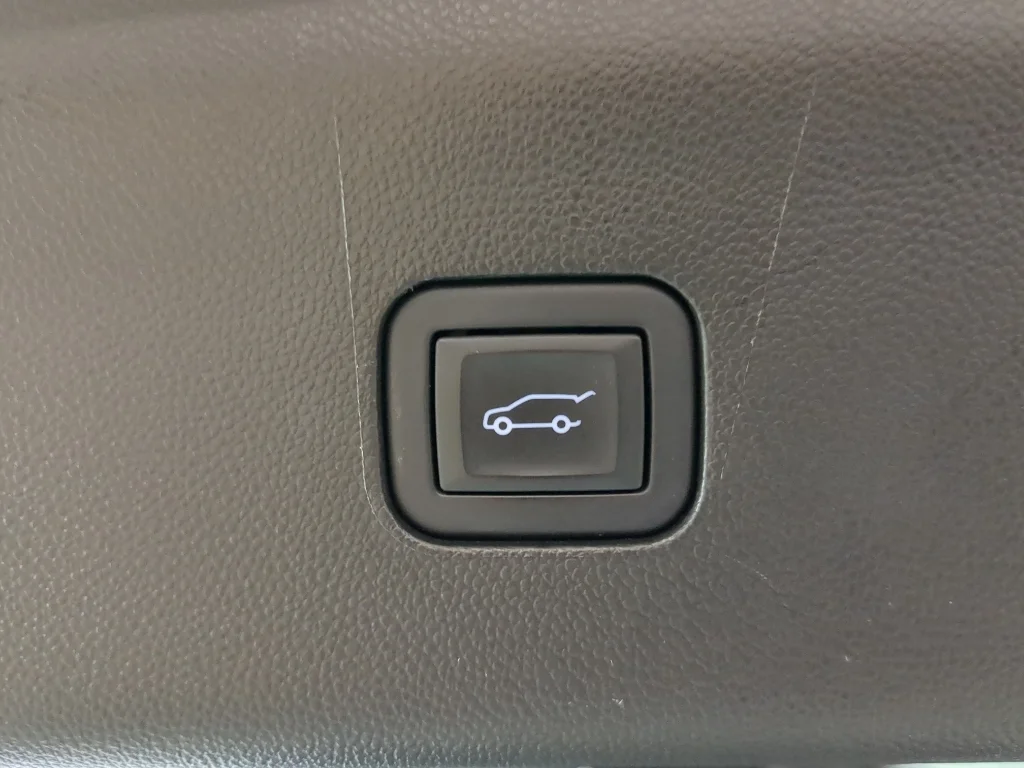 Used 2023 White Frost Tricoat Buick Premium image 18